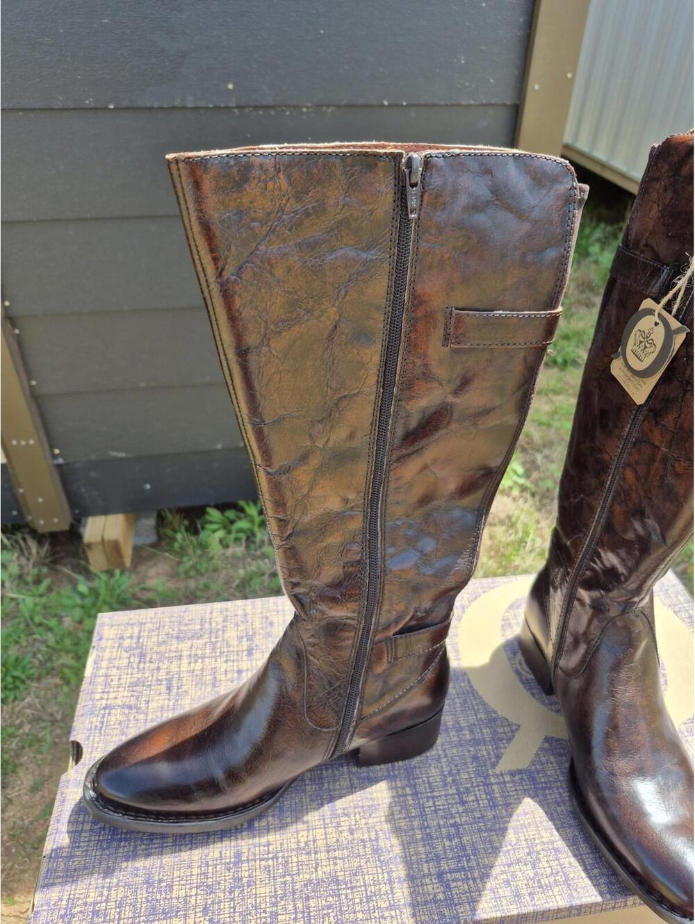 Born Women's Gibb High Shaft Boots - Leather, Wide Calf Size 7 New - $195 MSRP - Picture 3 of 10